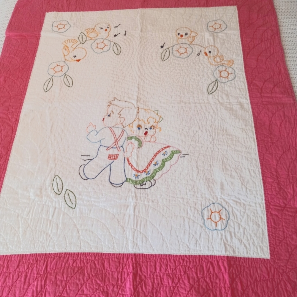 ADORABLE VINTAGE BABY QUILT